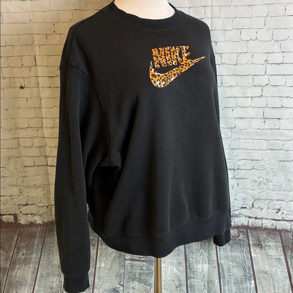 Nike Leopard Animal Print Crewneck Cropped Sweatshirt L Streetwear Gym Workout - Picture 5 of 13